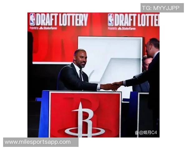 里夫斯绝杀助力火箭连胜弗拉格迎来成人礼的辉煌时刻 里夫斯绝杀助力火箭连胜弗拉格迎来成人礼的辉煌时刻