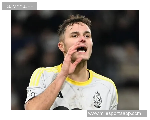 国米旧将范赫斯登因膝盖韧带重伤宣布退役年仅26岁 国米旧将范赫斯登因膝盖韧带重伤宣布退役年仅26岁