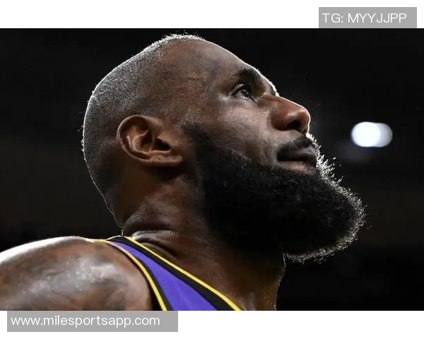 詹姆斯对琼斯泄密比赛信息表示失望原本希望助其进入教练行业