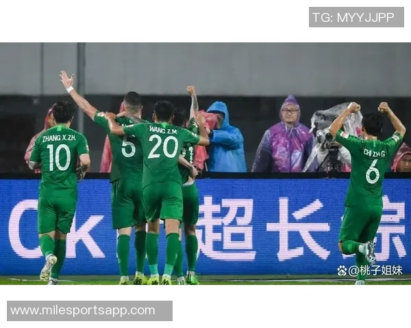 国安球迷热情助阵足协杯期待现场见证球队夺冠铁路出行服务便捷无忧