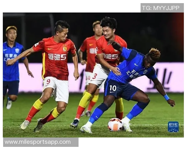 热身赛深圳新鹏城与深圳二零二八交锋技战术演练成比赛主要目的