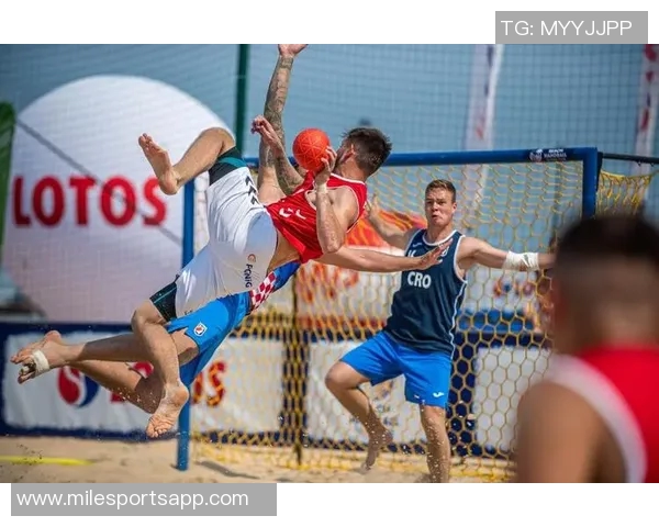 布克赞马卢阿奇表现出色积极拼搏与身体对抗令人印象深刻